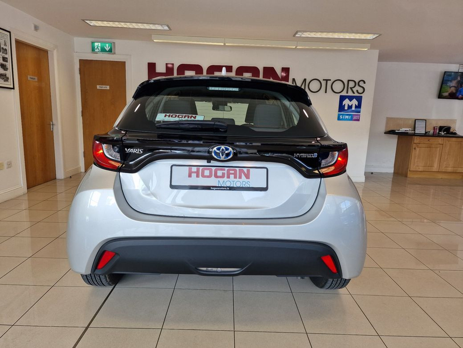 2022 Toyota Yaris Hybrid Luna Automatic €22,750