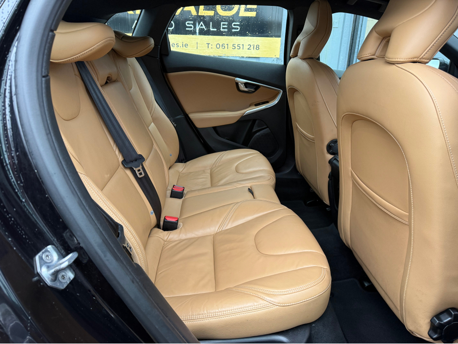 2019 Volvo V40 2.0D D3 MOMENTUM ED 5DR €13,950