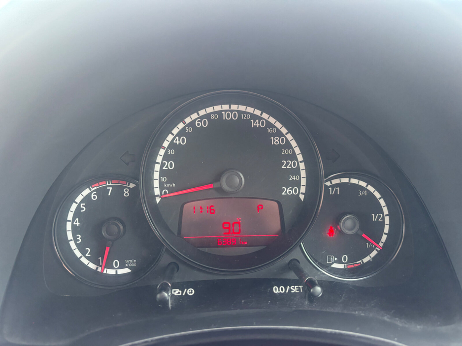 2016 Volkswagen Beetle - image 9