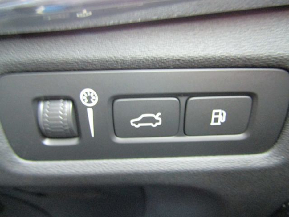 2021 Volvo S90 - image 23