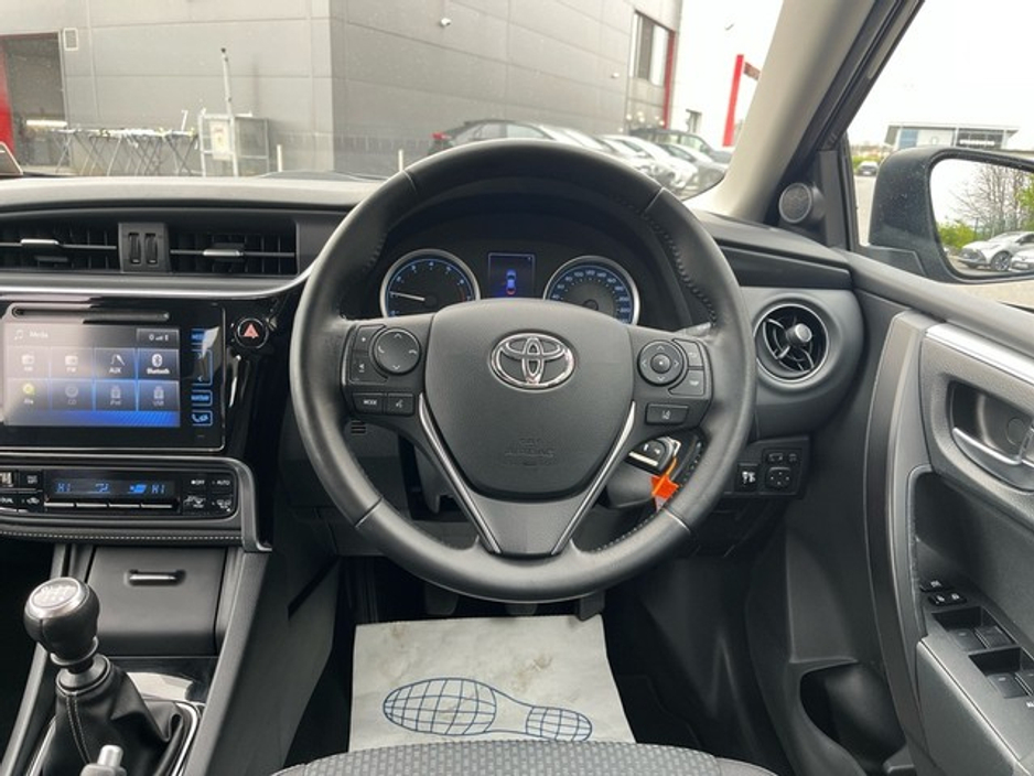 2018 Toyota Corolla - image 9