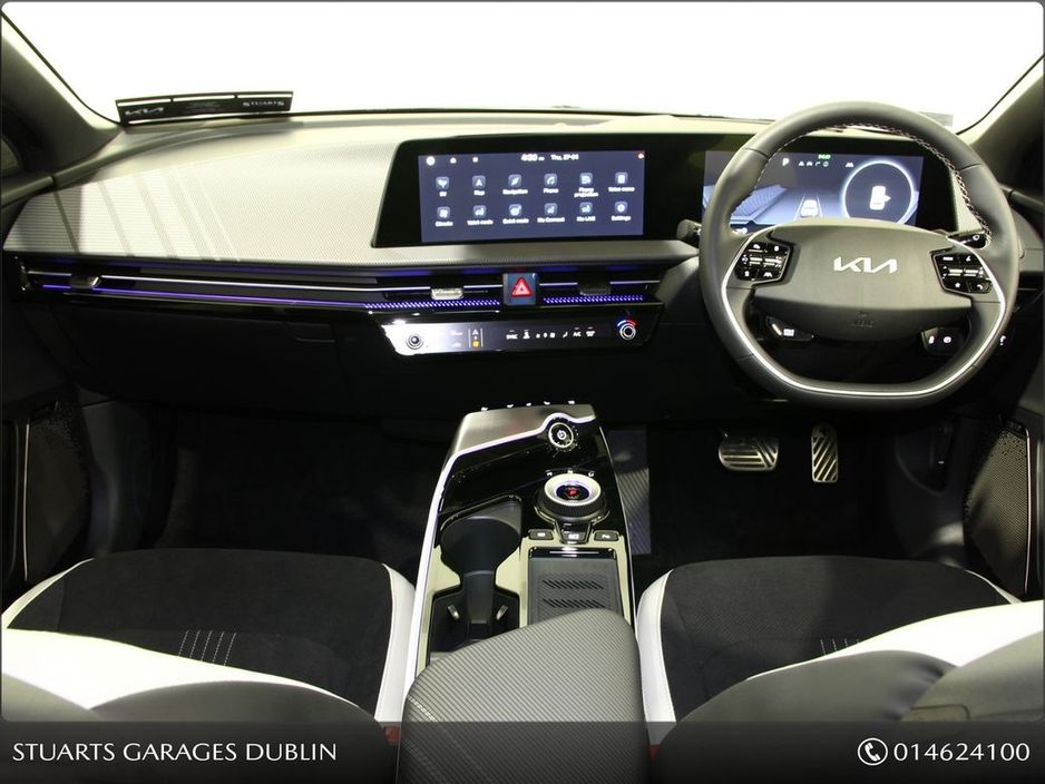 2022 Kia EV6 EV6 GT LINE: YACHT BLUE METALLIC, BLACK AND IVORY ALCANTARA INTERIOR, SUNROOF, 360 CAMERAS, WIRELESS CHARGING, HEADS UP DISPLAY €31,945