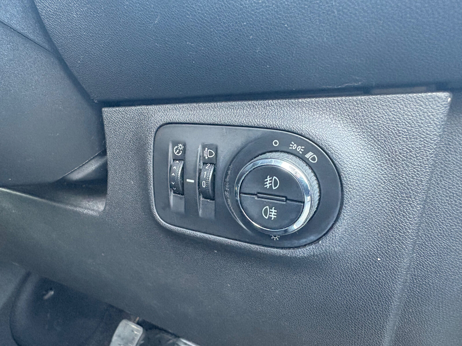 2016 Vauxhall Corsa - image 11