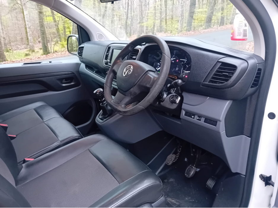 2019 Opel Vivaro - image 10