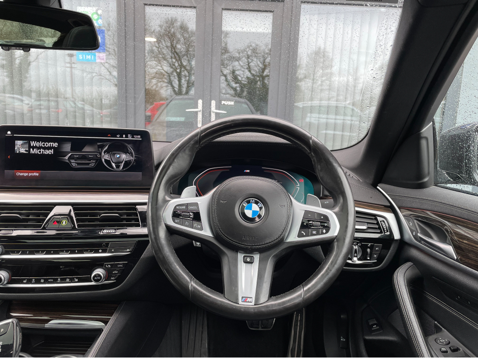 2021 BMW 5 Series - image 13