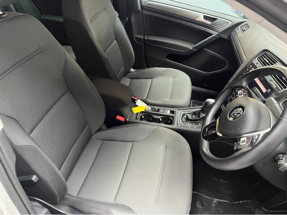 2020 Volkswagen Golf - image 10