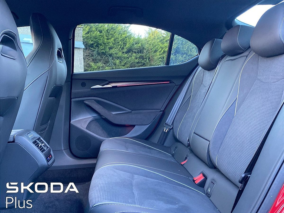 2025 Skoda Superb - image 7