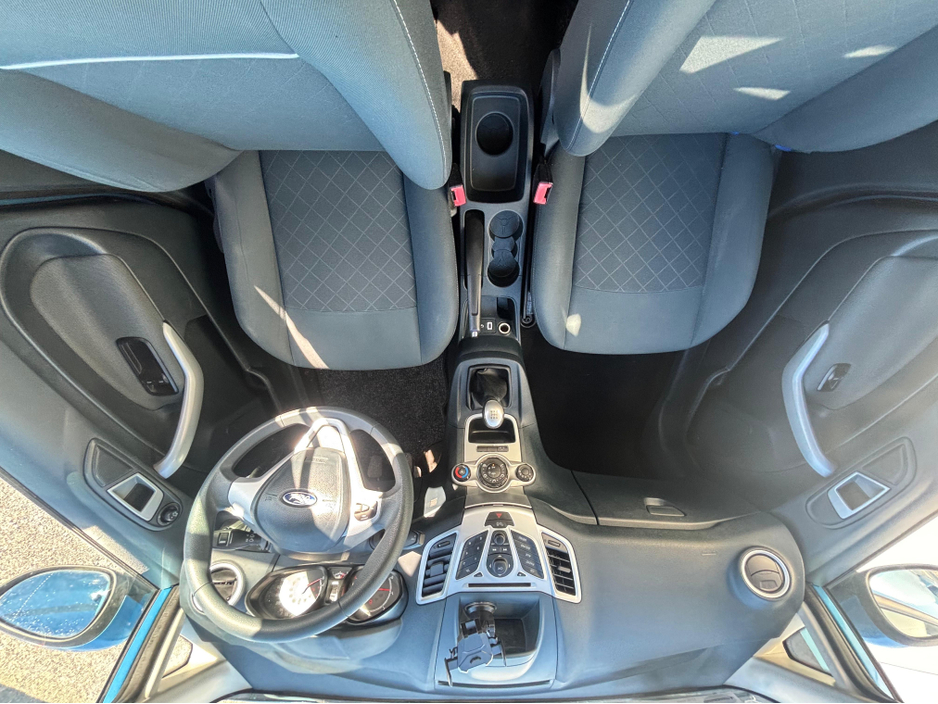 2012 Ford Fiesta - image 5