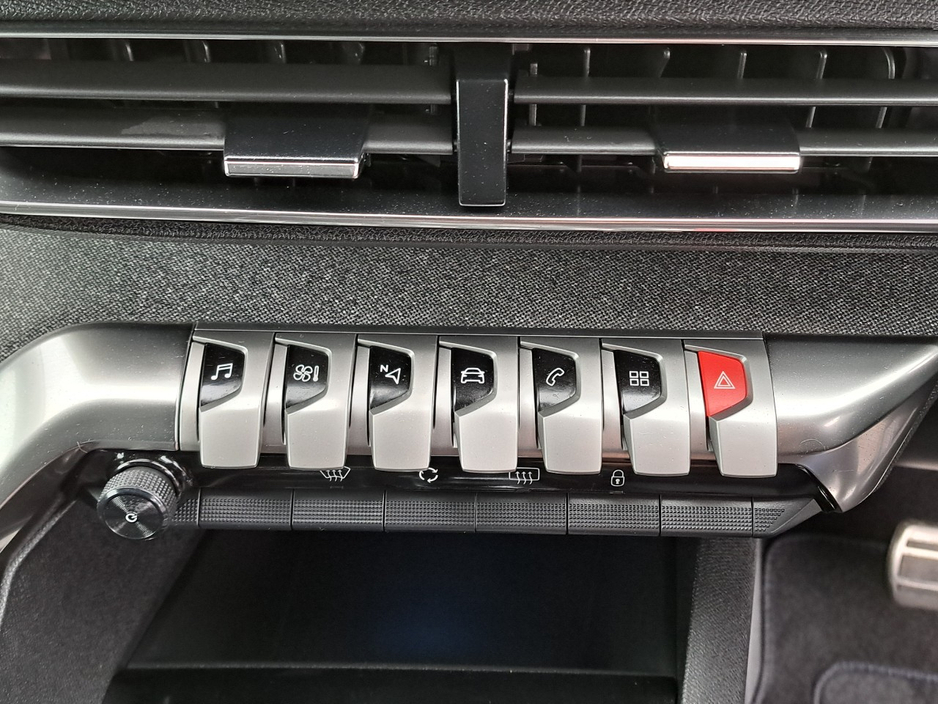 2023 Peugeot 3008 - image 23