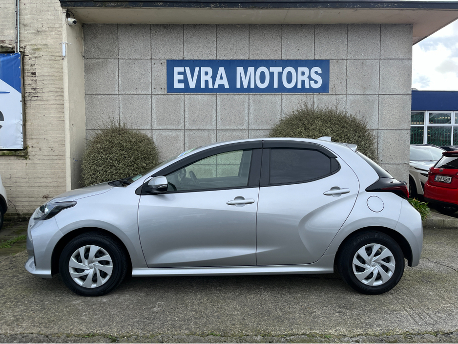 2022 Toyota Yaris - image 6