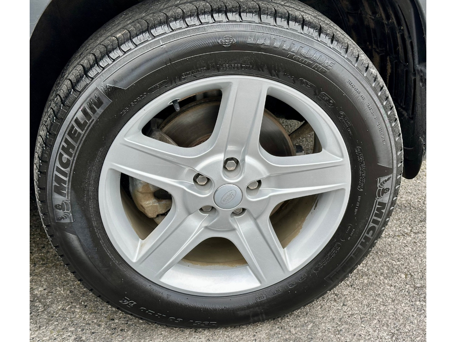 2023 Land Rover Defender - image 18