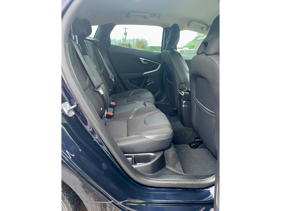 2015 Volvo V40 - image 17