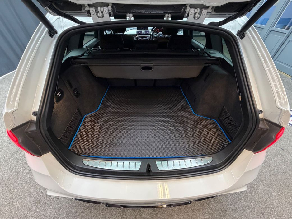 2017 BMW 3 Series - image 34