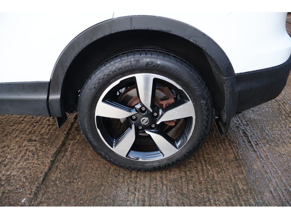 2017 Nissan Qashqai SV PREMIUM  Low Mileage Huge Spec €15,495