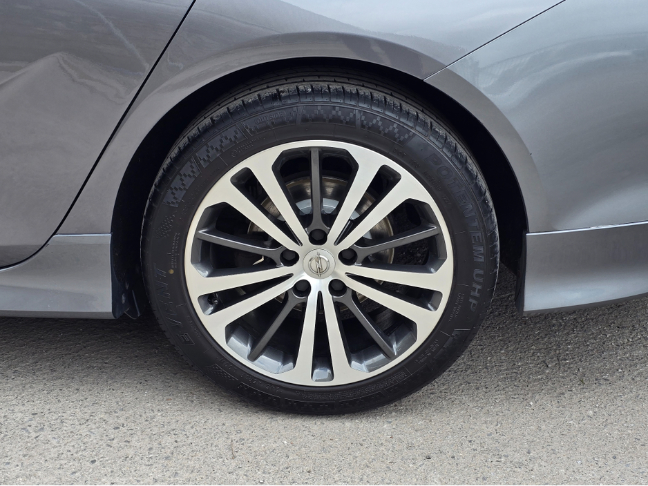2019 Opel Insignia - image 9
