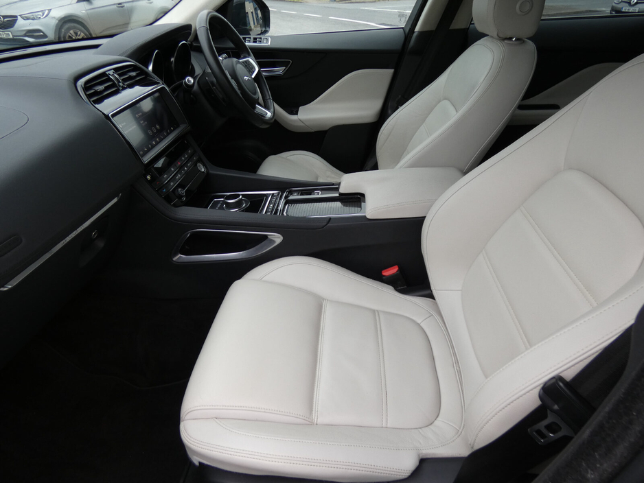 2020 Jaguar F-Pace - image 17