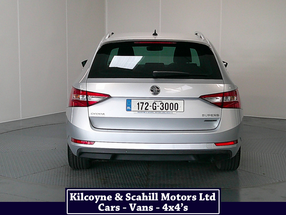 2017 Skoda Superb - image 6