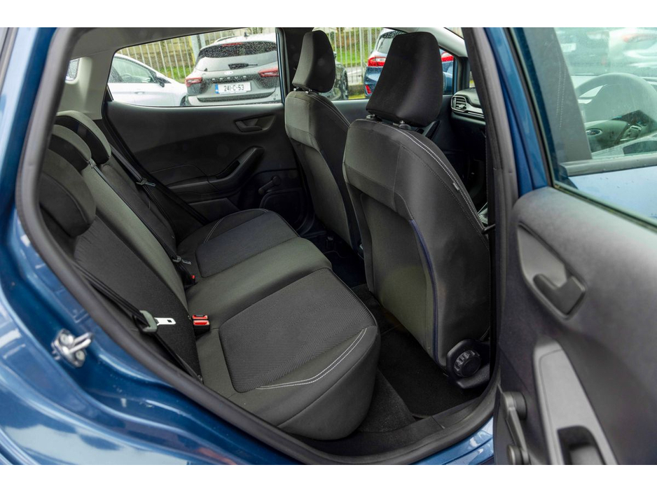 2022 Ford Fiesta - image 13