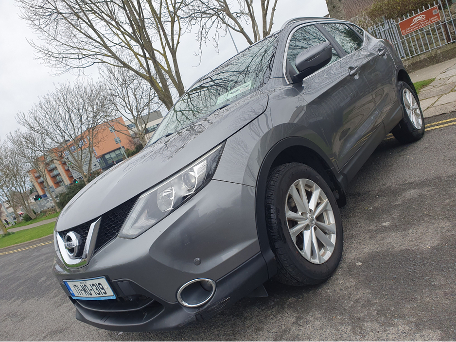 2017 Nissan Qashqai 1.6 DSL // AUTOMATIC // PAN ROOF // €10,995