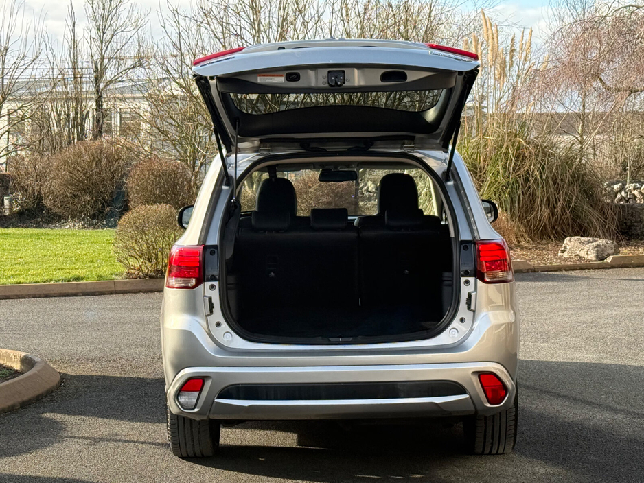 2018 Mitsubishi Outlander - image 9