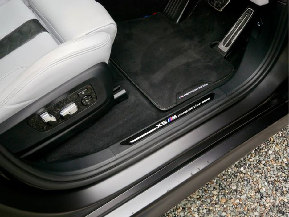 2022 BMW X5 - image 26