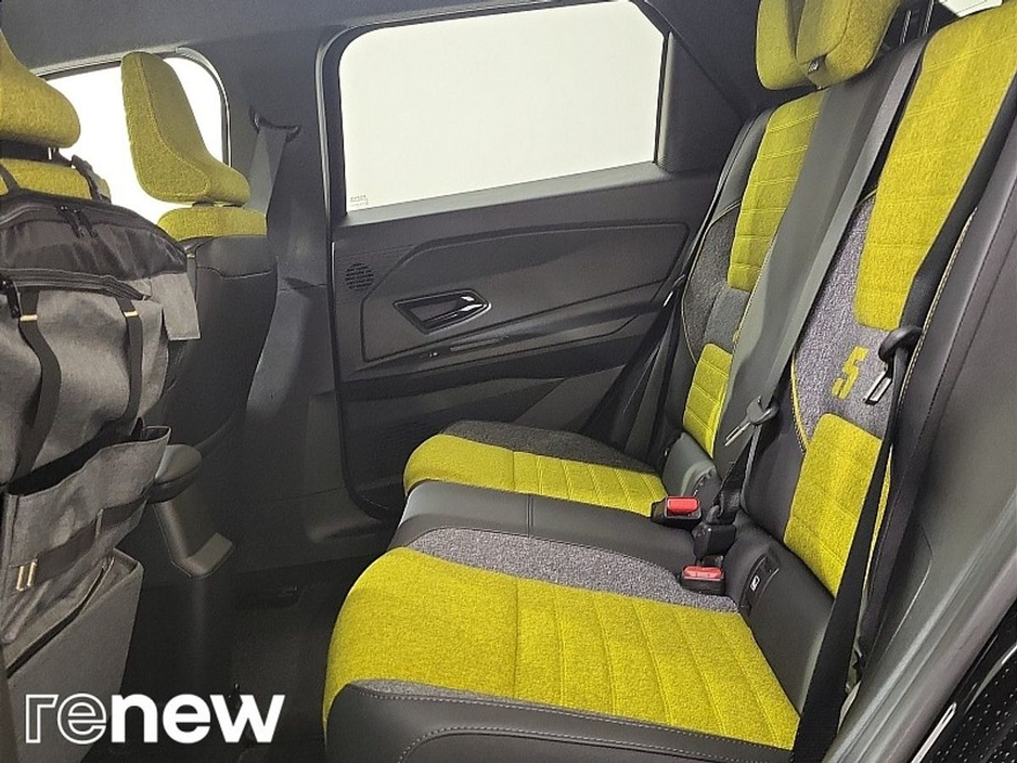 2025 Renault 5 - image 11