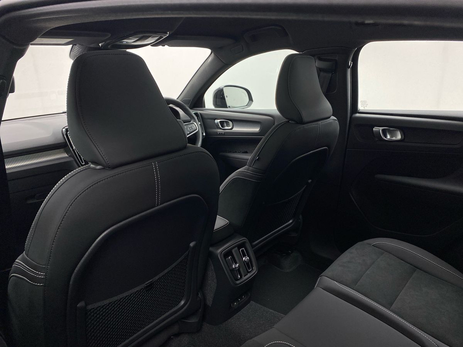 2026 Volvo EC40 - image 16