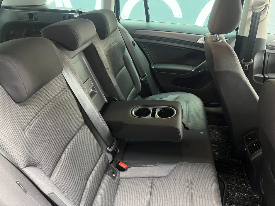 2019 Volkswagen Golf - image 11