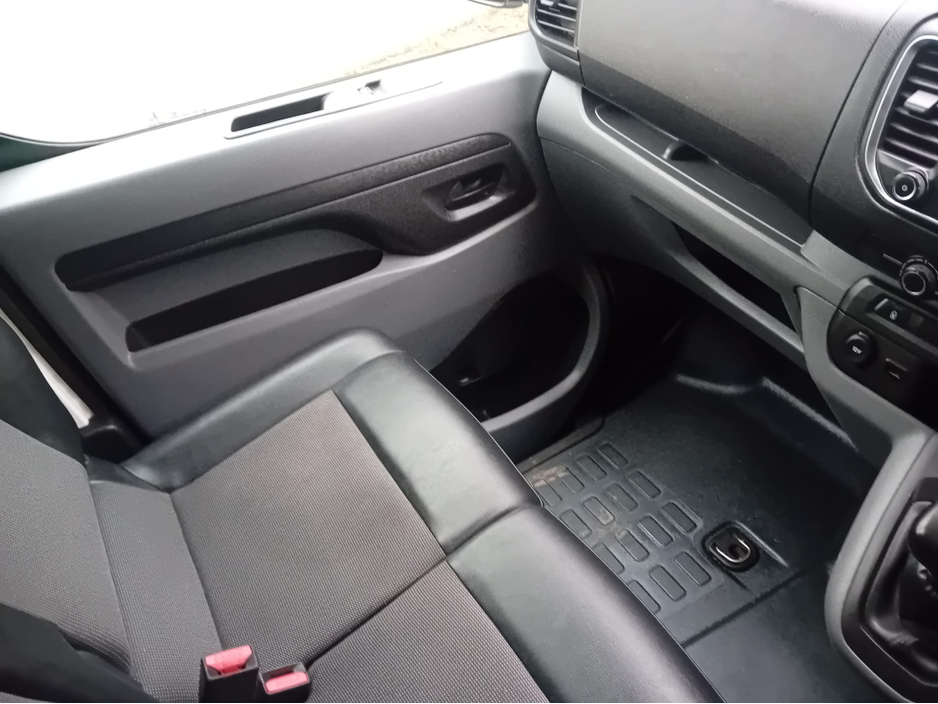 2019 Opel Vivaro - image 12