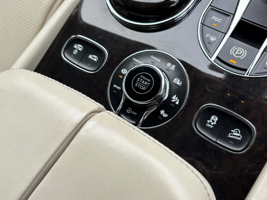 2016 Bentley Bentayga - image 20