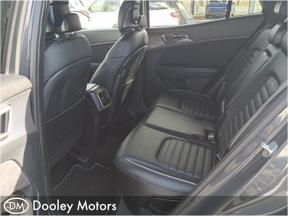 2022 Kia Sportage - image 12