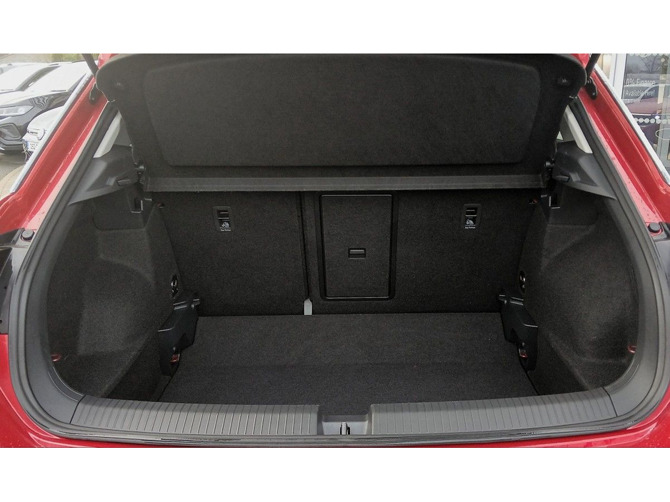 2024 Volkswagen T-Roc - image 7