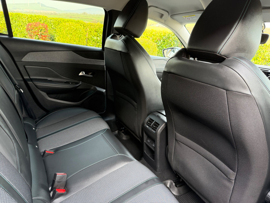 2023 Peugeot 308 - image 12