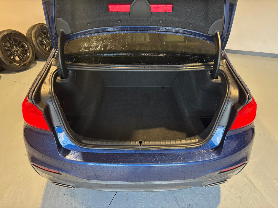 2018 BMW 5 Series - image 17