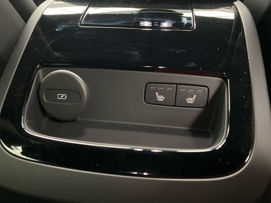 2026 Volvo V60 - image 21