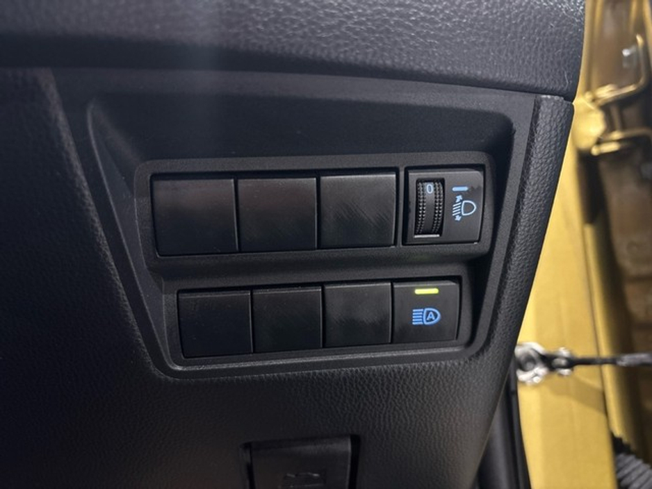 2023 Toyota Yaris Cross LUNA SPORT BI-TONE HYBRID AUTO €28,950