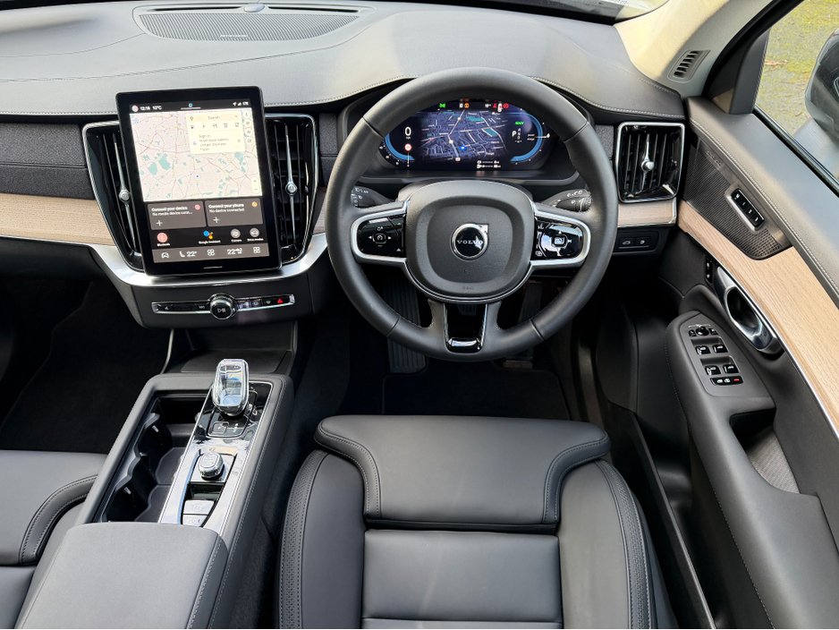 2025 Volvo XC90 NEW MODEL//PLUS DARK T8 RECHARGE//GREAT SPECIFICATION//PANORAMIC ROOF//SIMI AND AA DEALER €79,900