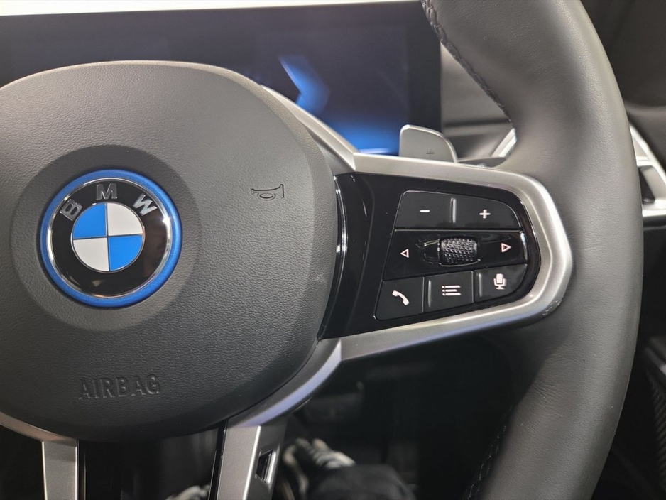 2025 BMW 3 Series - image 18