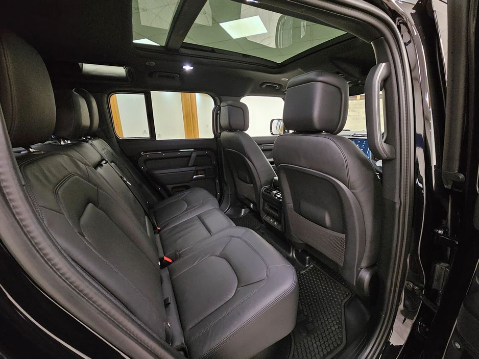 2025 Land Rover Defender - image 15