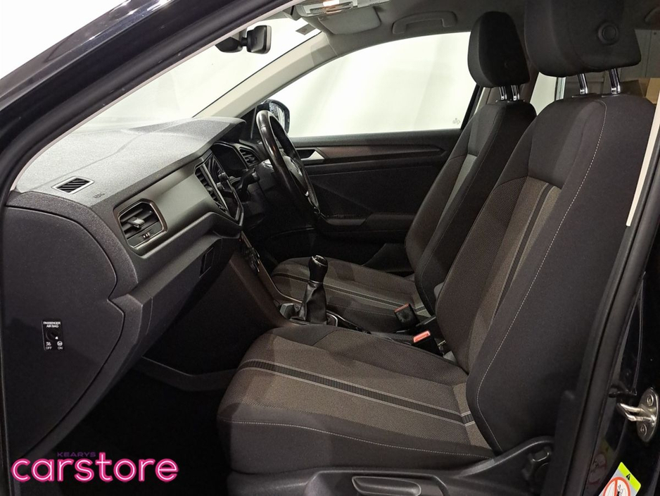 2019 Volkswagen T-Roc - image 9