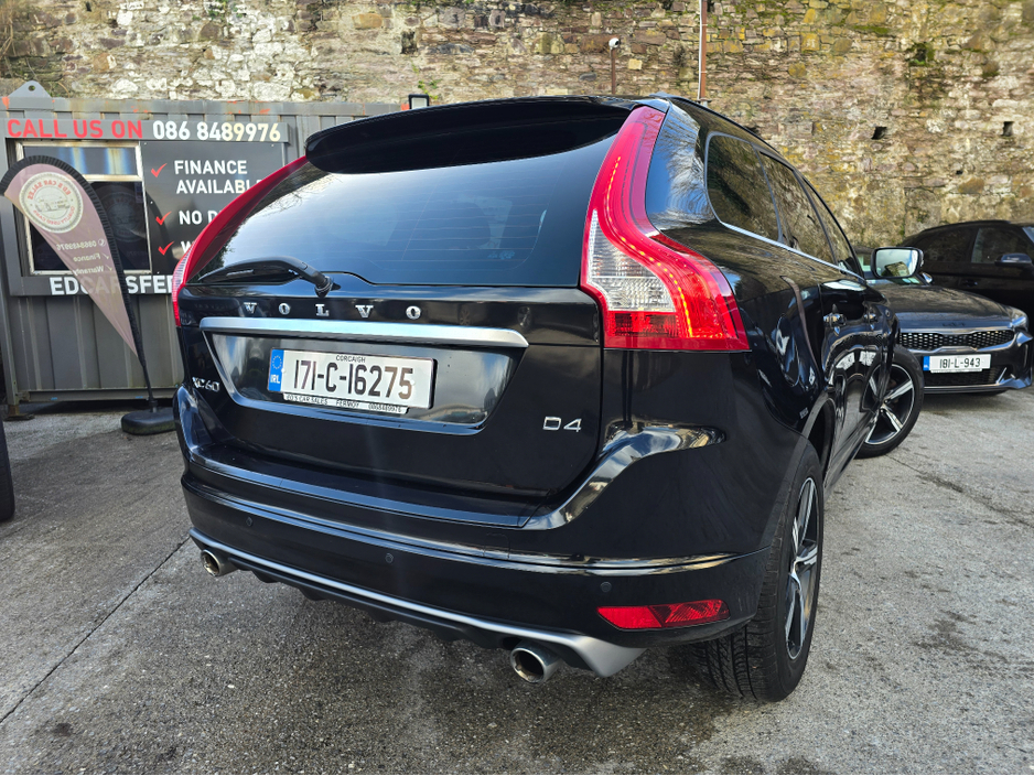 2017 Volvo XC60 - image 8