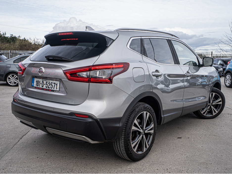 2018 Nissan Qashqai - image 2