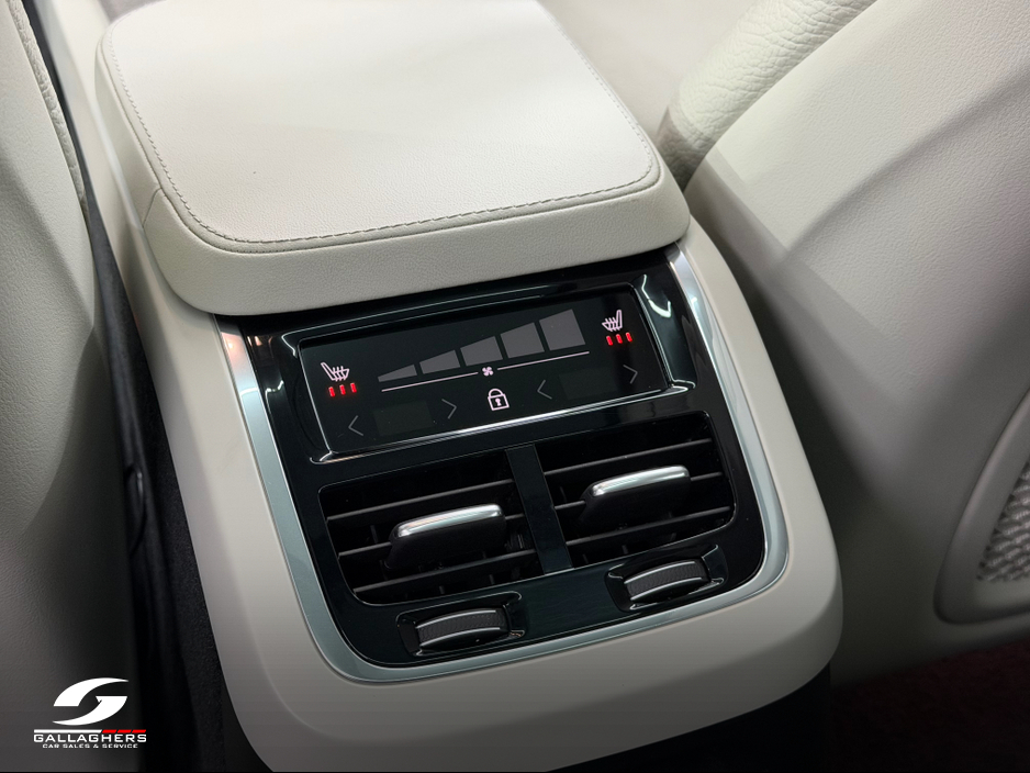 2023 Volvo XC90 - image 26