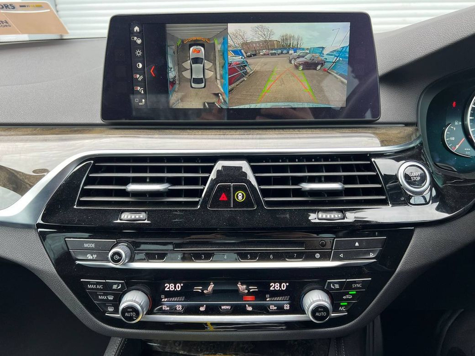 2018 BMW 5 Series - image 9