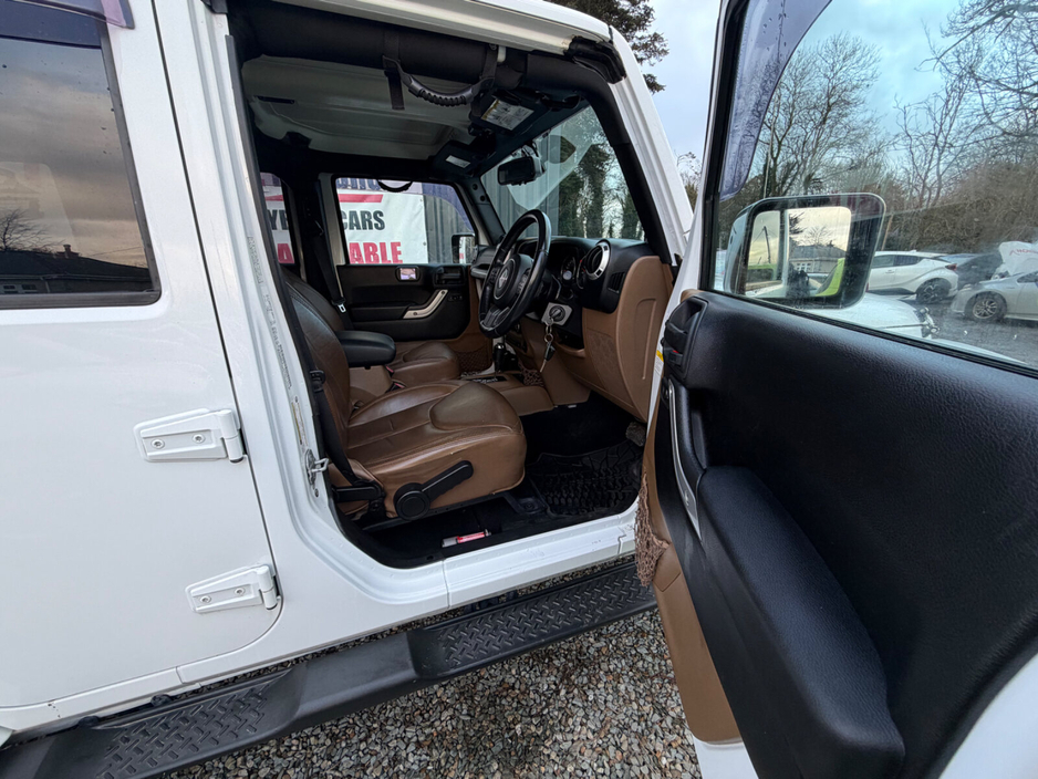 2014 Jeep Wrangler - image 24