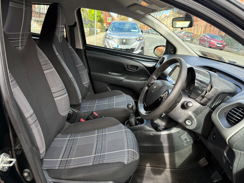 2017 Peugeot 108 - image 15