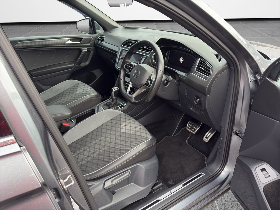 2022 Volkswagen Tiguan Allspace 2.0D AUTO R-LINE "Pan roof above you, DSG doing the work for you — driving doesn’t get easier than this" €44,888