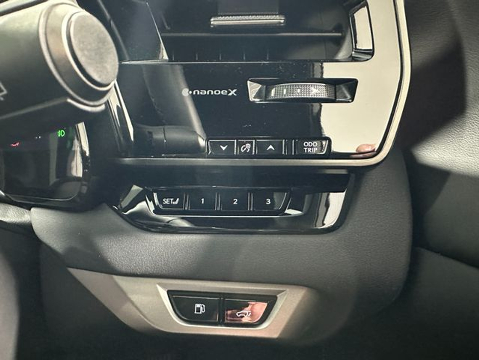 2025 Lexus RX 450h+ - image 22