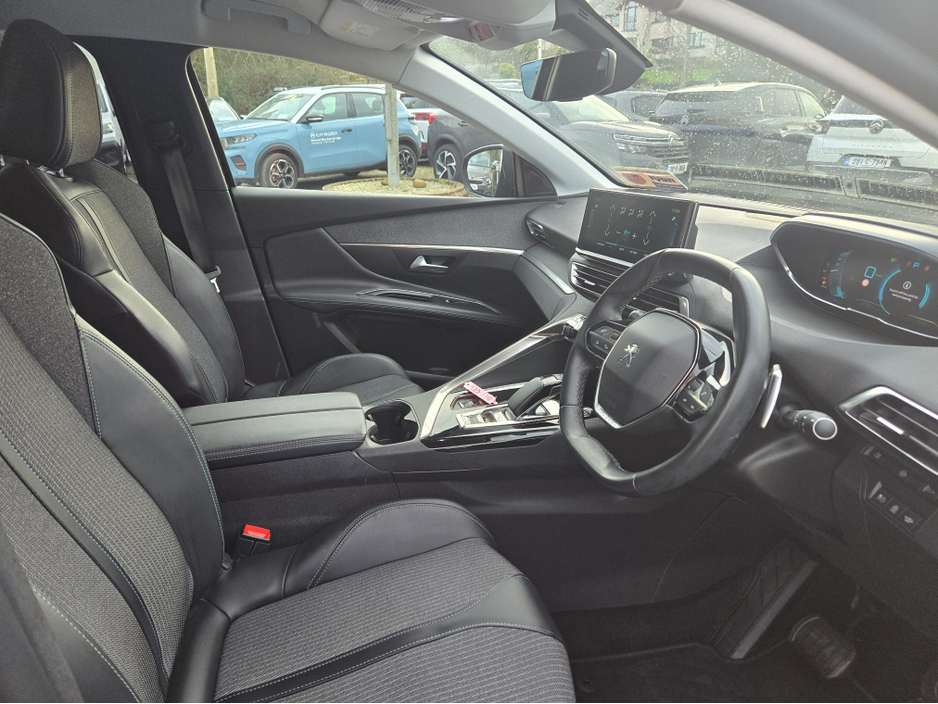 2022 Peugeot 3008 - image 7