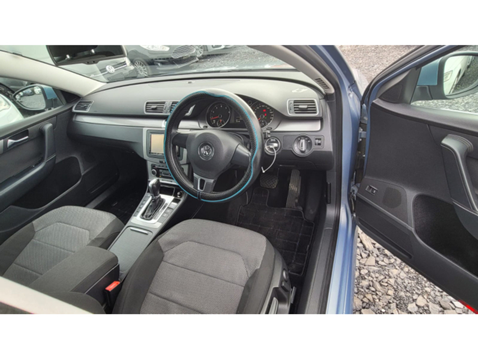 2011 Volkswagen Passat - image 14